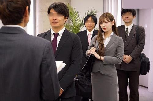 【NTR】「仕事できるって言われて嬉しい…♡」美人OLが絶倫上司と相部屋で中出しSEXに溢れるくらい注がれる精子♡