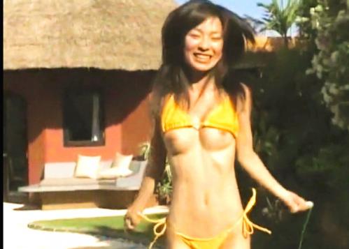 【ヌード】かすみ果穂　おっぱいが飛び出しちゃった！