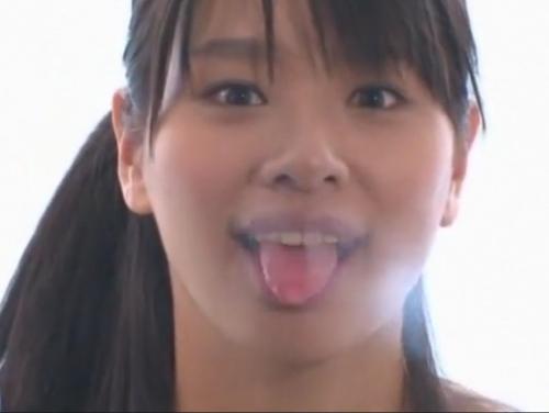 【NUDE】爆乳女がおっぱい出して何かを舐めてオナニーする