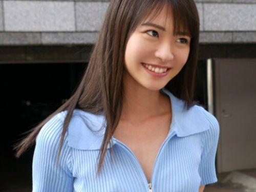 【東條なつ】スレンダー美少女の激カワスマイルで逆ナンされて射精を我慢できれば中出しSEX！のアイキャッチ画像