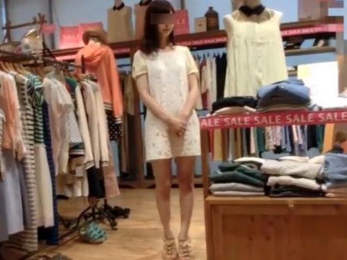 【盗撮】スレンダー美脚レベルがMAXの激カワ美人ショップ店員のお仕事中にパンチアを完全攻略ｗｗｗ