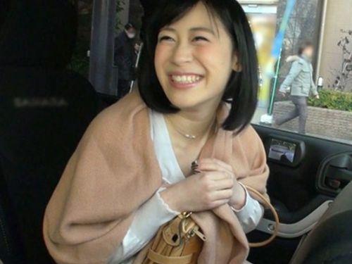 【素人】久々のセックスに興奮してニヤけ顔がエロい欲求不満の美人若妻とパコハメ撮影!