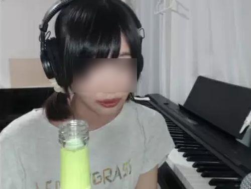 【盗撮】ショートヘア美少女のユーチューバーさん生配信回で泥酔してしまいパンチラ連発の神回放送ｗｗｗ