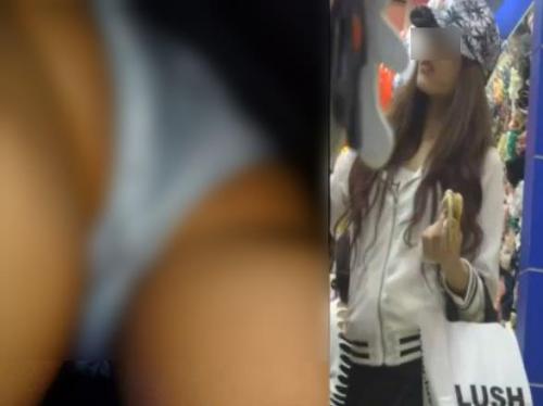 【リアル盗撮】超美形モデル美女のプライベートの買い物に粘着してミニスカ内からパンチラ逆さ撮り！今夜のおかず