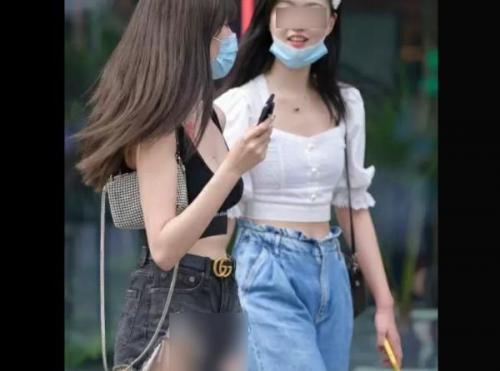 【盗撮】ダメージが過剰なショーパンスタイルのモデル系美女が公衆の面前でパンチラ露出中ｗｗｗ