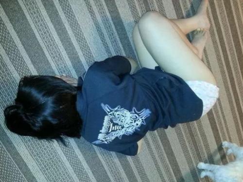 【盗撮】性的虐待アリ！帰宅するとJKの妹がパンツ丸出しで爆睡していた姿に欲情した兄貴の行動！