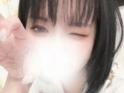 20歳の現役JDがブラからおっぱいポロリパイパンオナニー自撮り