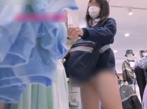【パンチラ盗撮】黒髪清純系ながらスカート短すぎて簡単に純白パンティが見えてしまう女子校生ｗｗｗ