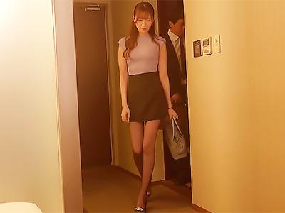 ネトラレの快感に溺れる！生チンポコでマ●コバッコバコ刺激して膣内発射でイキまくるｗｗｗ