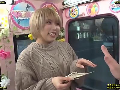 【女子大生】金髪の大学美女が挑む大胆な素股！驚異のプレイで興奮が沸騰感情が爆発する瞬間に釘付け！