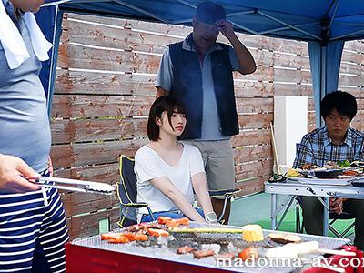 【寝取られ×人妻】キャンプで誘惑の罠にはまる巨乳の美人妻勃起不可避な体で魅せる激動の一夜ｗｗｗ