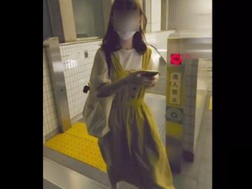 【盗撮】マニア必見！文学女子の清純はお嬢さんの逆さ撮りパンチラをエスカレーターでスマホ撮影！