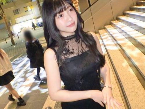 服めくったらノーブラだった池袋の普通の通行人もにか22歳