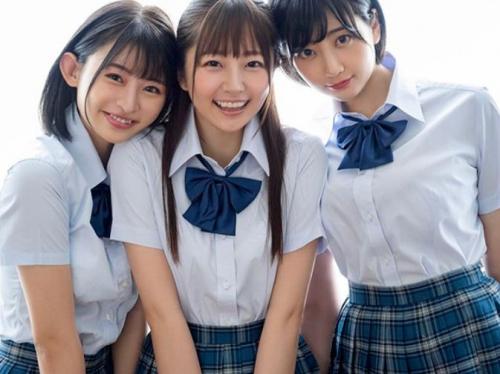 【ハーレムSEX】学校ではアイドル扱いの美少女三人組に巨根を気に入られて4P……のアイキャッチ画像