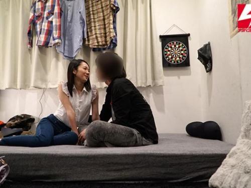 名門女子大生を誘惑！ショートパンツから覗く美脚に心奪われる！アイドル顔負けのロリ系美少女との秘密のひととき、どうぞご覧あれ！