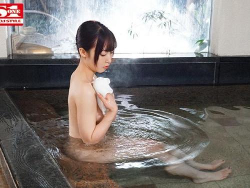＜潮美舞＞苦手な中年上司と同室で予期せぬ出来事が… 苦手意識を抱きつつも、彼の男らしい魅力に抗えず、思わず心を奪われてしまう美