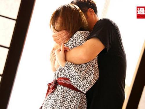 【三角関係】「いや…やめてぇ♡」恋人との休暇中に未知のエロスな男女に狙われた彼女の遭遇！