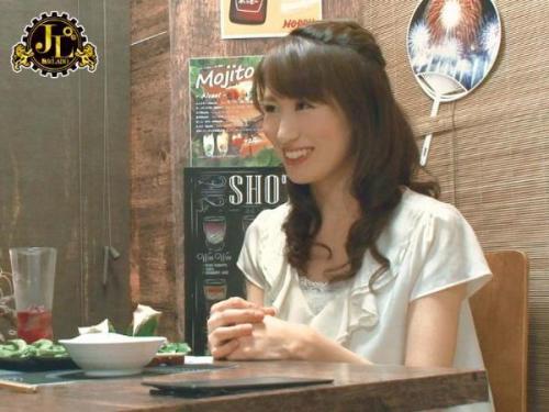 【素人おばさん】『ねぇ、わたしいい歳だよ？いいのわたしで？』熟女と夜の酒を交わした後、彼女の部屋で濃厚な一夜を過ごした！欲望を抑えきれずに絡み合う熱い時間を堪能しました！