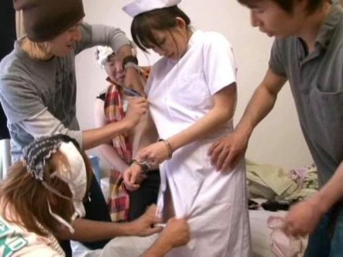 AV女優関連) 人気女優のプライベート空間に侵入し強制的な情事！？喉奥まで犯される美貌を持つアイドル顔負けの華奢な美BODY少女に強烈な口内発射！