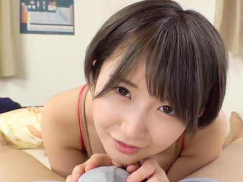 ＜深田結梨＞官能的なショートヘアの美女が、性的な喜びを追求し、幼なじみの巨大な陰茎を色っぽく舐め回し、精液を搾り取る！