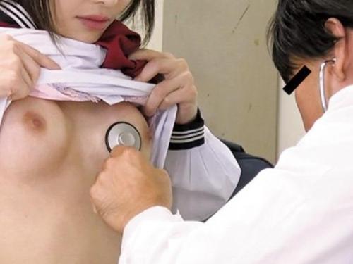 ＜無垢な制服少女＞悪徳医師に睡眠薬を打たれ、意識を失ったまま身体を弄ばれる！