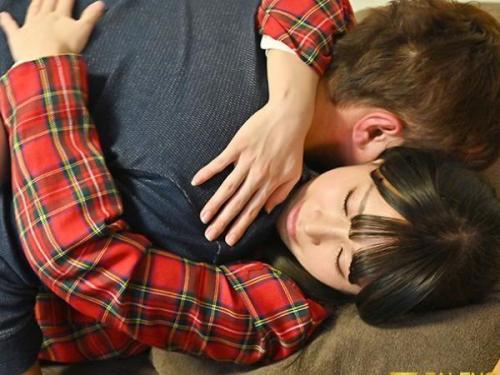 ＜高嶋めいみ＞欲求不満な魅力的な女性が都会で見つけた初体験男子の家に突撃し、淫乱な誘惑で彼の初めてを奪うエロな行為！