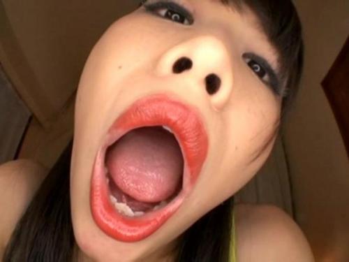 「ビクビクしてる」透け透け密着水着の淫女がビキニショーツを剥がしてペニスをねっとり舐めしゃぶり口内発射【春原未来】