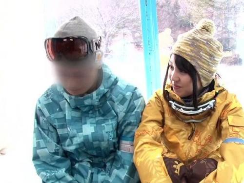 雪山の情人たち、彼氏の前で彼女をひそかにMM号に誘い、オイルマッサージで快感の渦に引きずり込む！目の前で誘惑し、奪う！