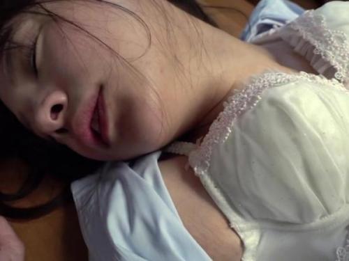 ＜JKレイプ＞黒人暴漢に狙われた幼児体型の可憐少女！容赦ない絶倫の大男根による集団強姦と辱めで孕ませ膣内射精され、従順な性奴隷に転落する！
