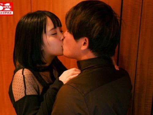 【情熱的な交わり】欲望を解き放ち、服を着たまま絡み合う濃厚なキスと乳首への愛撫！全裸で淫らに乱れ、女性の本能が爆発する！