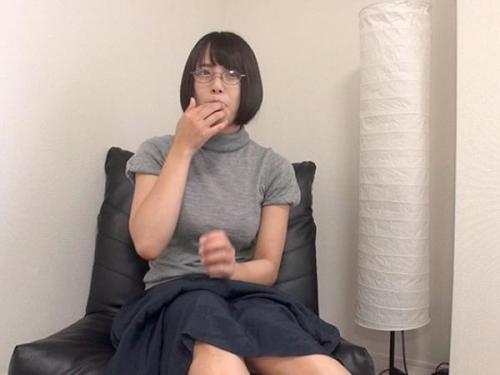 ＜オタク女子のプライベート映像＞控えめなメガネのショートカット娘がじっくりと誘惑され、快楽に溺れる！