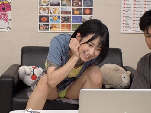 ＜ハメ撮りｘ近親相姦＞承認欲求高めの美人配信者が生配信で弟チンポを咥えて背徳セックス！