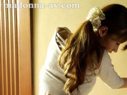 父親が息子の伴侶と背徳の絆に没頭し、彼女の豊かな舌と唾液が交錯する不埒な夜。許されざる情熱に身を任せ、麗しき妻が快感の渦に引き込まれる！