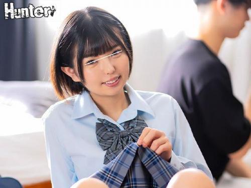 【JKのスカートの中】『ねえ、君の忘れ物ってこれ？』そう言われてみたらスカートの中に俺のスマホが...。なんだこの展開。