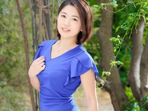 ＜AV初出演×上野朱里＞夫に秘密のドM願望を抱く30代人妻が淫乱な欲望を曝け出し、激しく弄ばれ快楽に溺れる！