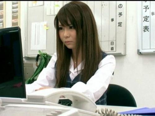 シロウトOL)純真無垢なロリ顔美人OLが卑劣な脅しに屈する…隠し撮り動画をネタに強制的に犯され、抵抗むなしく中出しされる衝撃の陵辱劇