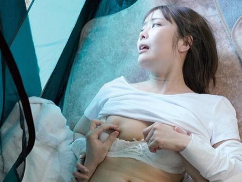 ＜ながえスタイルｘ夏川あゆみ＞淫らな快楽を求める浮気妻がスワップキャンプで他人の男と情熱的な交わり！