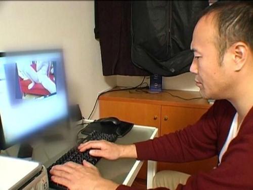 ＜生意気な表情のギャル系女子高生とネットカフェで情熱的なひととき♡ルーズソックス＞刺激的・・「おじさまのすごいわ・・求めてるの？」