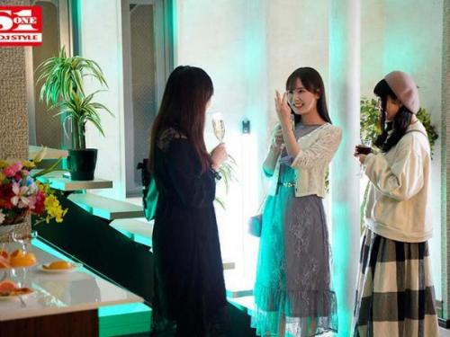 【スレンダー美女の秘密】憧れの同級生と同窓会後に情熱的な夜の奉仕！