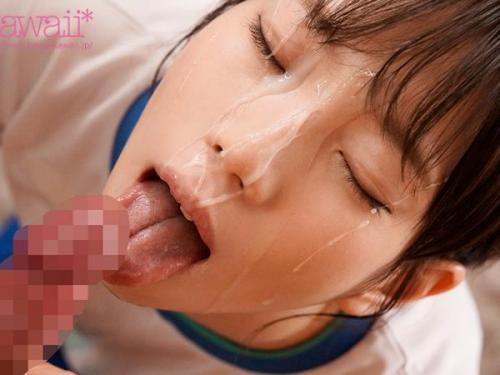 《AVデビュー》大学バドミントン選手の可憐な美女が、透き通るような美肌を惜しげもなく見せつけ、引き締まったボディで激しい愛の交歓を繰り広げる！初体験の撮影で思い切り乱れる姿に心奪われる、熱く濃厚な一晩を堪能せよ！