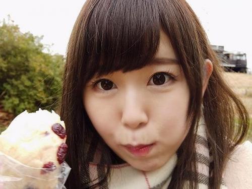 【松宮ひすい】無垢な大学生が大胆な多人数プレイで乱れ狂う！尿漏れと絶頂の噴出が抑えきれない驚愕のデビュー作！巧みな手技と二重の口技に悶え、生での濃密な交わりが炸裂する刺激的な映像記録！