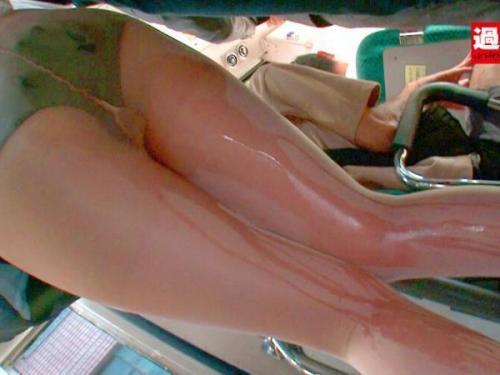 （スーツ越しに感じる刺激！）抗えずに指示され、白濁をかぶせられる美女姉