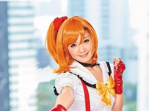 服を脱がずに魅せる自己愛の極み！アイドル級の可愛さを誇るスレンダーな美乳を持つロリ系美少女コスプレイヤーが、限界突破の快感を体験！