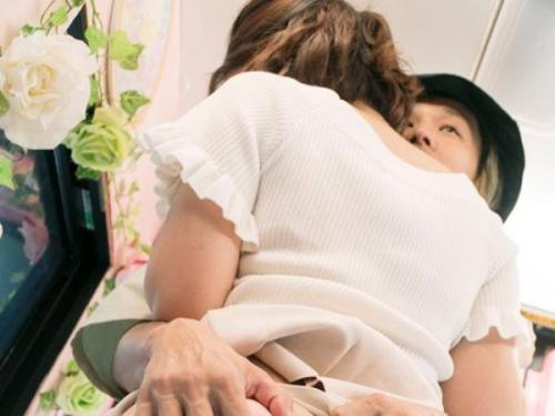 【MM便】都心の名門大学に通う清純で麗しい女子大生！初体験の素股から巨大なものを挿入され激しい抽送！【素人出会い】