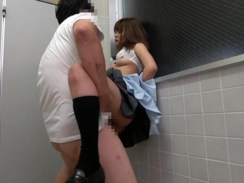 純粋な女子高生が容赦ない欲望に囚われ、何度も味わう屈辱の渦中で…。