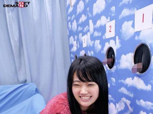 素人の美しい女性が複数の男性を魅了し、激しい動きで情熱的に攻め立てる官能的なひととき