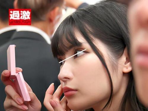 制服姿の少女が電車内で…校則ギリギリの韓国風メイクをした彼女が涙を流し、快楽の渦に巻き込まれる！