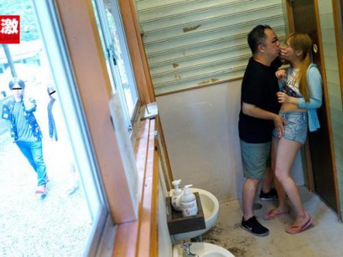 【キャンプ場レイプ】「いっ、いやあ！！」夜のテントで突然襲われた華奢な女子大生！鋭いナイフで脅迫され、残忍な蹂躙が繰り広げられる！