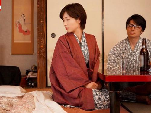 ＜奥田咲ｘ出張先相部屋＞スタイル抜群のキャリア美人上司が絶倫部下に一晩中責められ快楽の虜に！