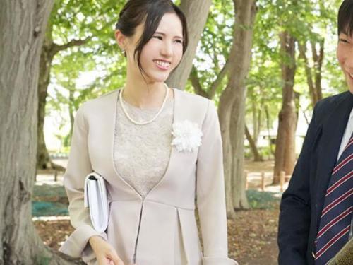 ＜武藤あやか＞魅惑の肉体を持つ美熟女母が義理の息子の卒業祝いに初体験の快楽を授ける！